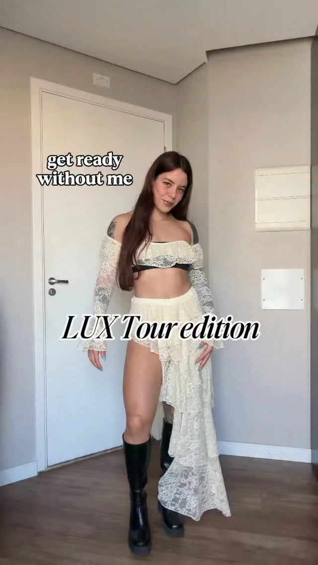 Adri em look para show da Rosalía